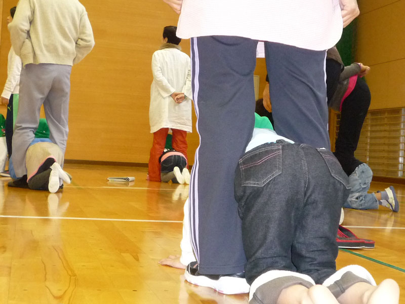 親子体操教室(大垣市立荒崎幼保園)