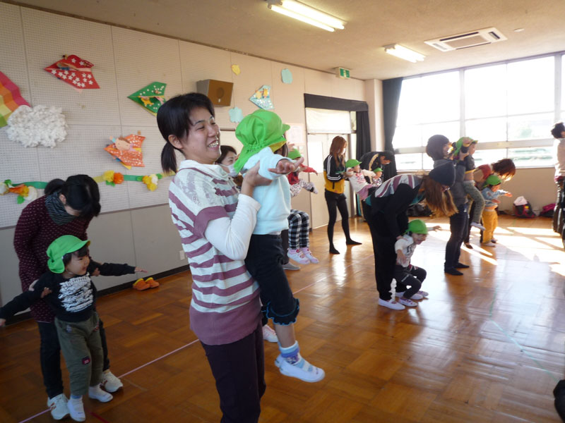 親子体操教室(大垣市立ゆりかご保育園)