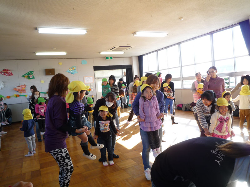 親子体操教室(大垣市立ゆりかご保育園)