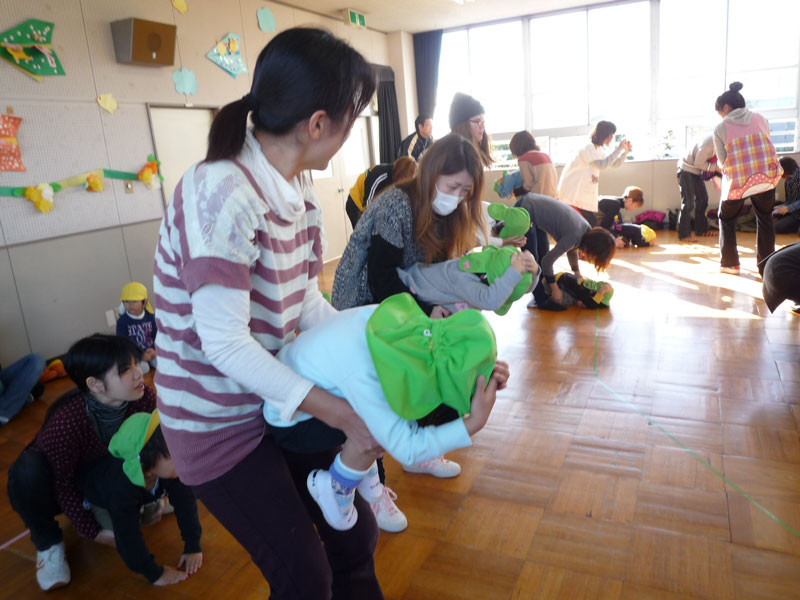 親子体操教室(大垣市立ゆりかご保育園)