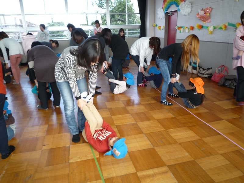 親子体操教室(大垣市立ゆりかご保育園)
