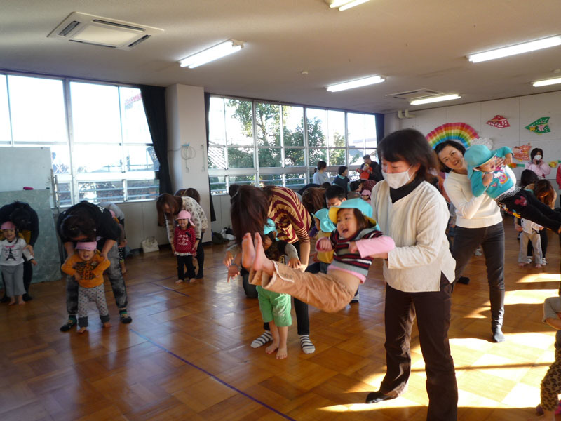 親子体操教室(大垣市立ゆりかご保育園)