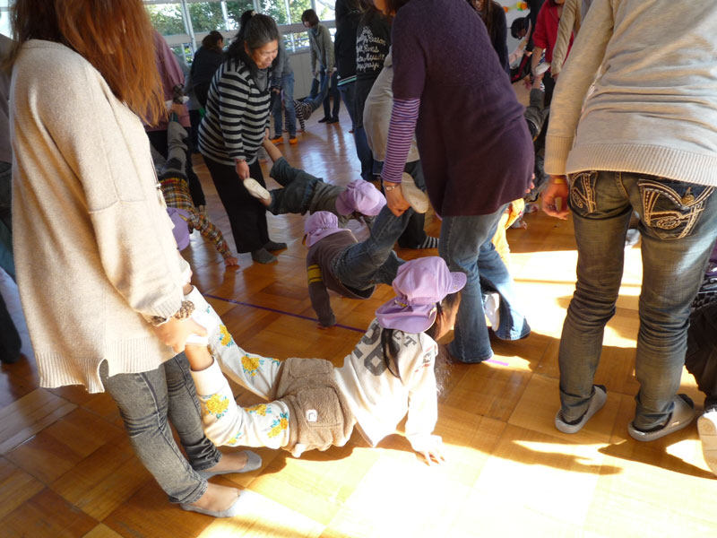 親子体操教室(大垣市立ゆりかご保育園)