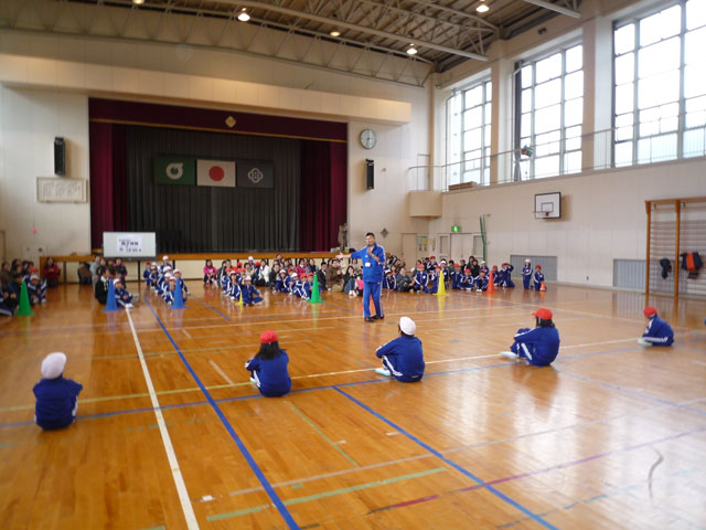 親子体操教室(岐阜県白川町立白川北小学校)