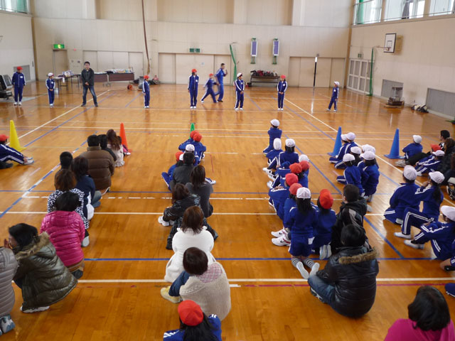 親子体操教室(岐阜県白川町立白川北小学校)