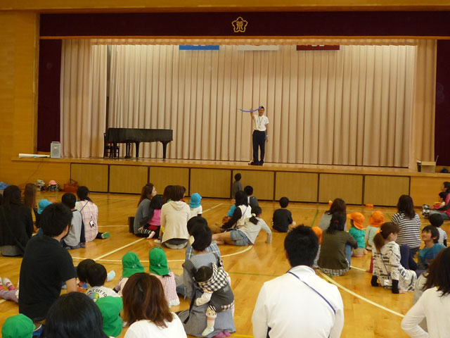 親子体操教室(大垣市立荒崎幼保園)