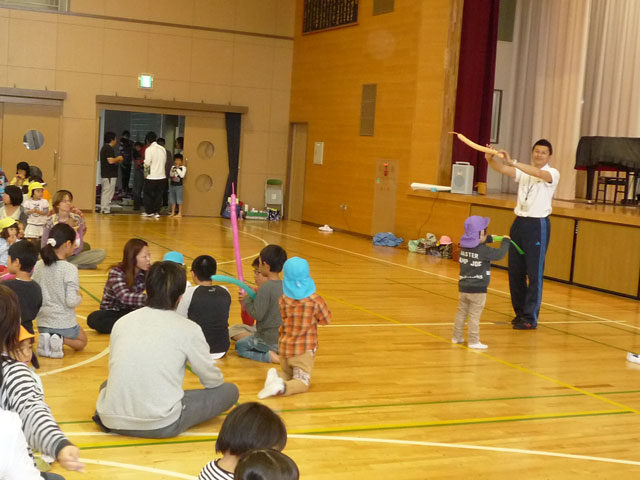 親子体操教室(大垣市立荒崎幼保園)