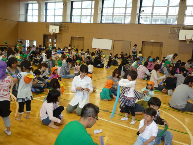 親子体操教室(大垣市立荒崎幼保園)
