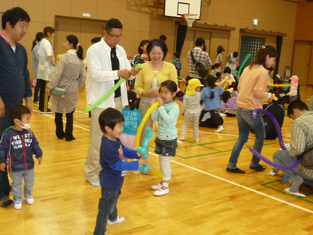 親子体操教室(大垣市立荒崎幼保園)