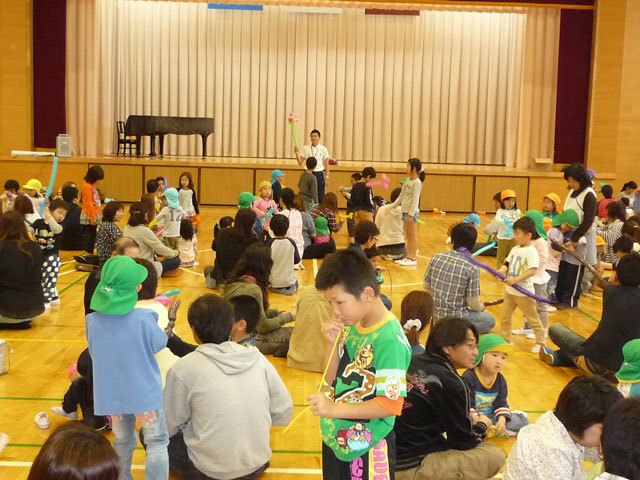 親子体操教室(大垣市立荒崎幼保園)