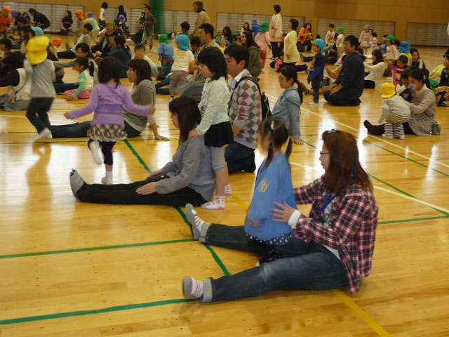 親子体操教室(大垣市立荒崎幼保園)