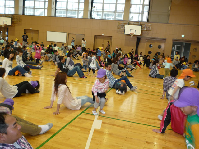 親子体操教室(大垣市立荒崎幼保園)