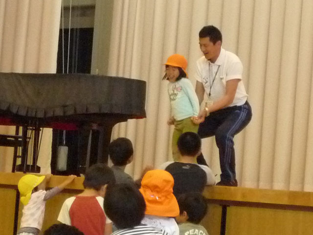 親子体操教室(大垣市立荒崎幼保園)