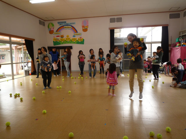 未就園児親子体操教室(大垣市立荒崎幼保園子育て支援センター)