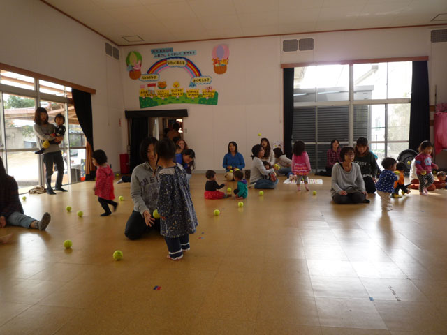 未就園児親子体操教室(大垣市立荒崎幼保園子育て支援センター)