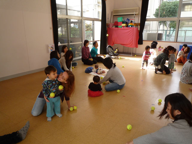 未就園児親子体操教室(大垣市立荒崎幼保園子育て支援センター)