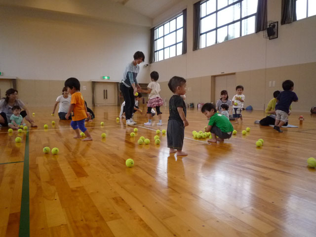 未就園児親子体操教室(大垣市立牧田保育園地域子育て支援センター)