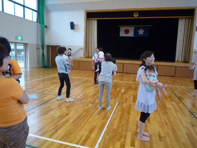 未就園児親子体操教室(大垣市立牧田保育園地域子育て支援センター)