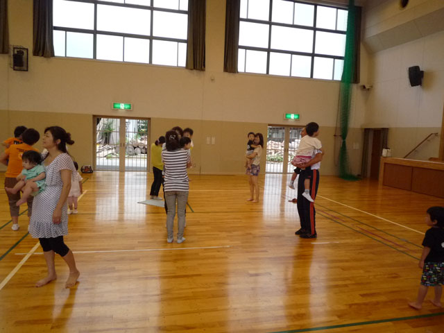 未就園児親子体操教室(大垣市立牧田保育園地域子育て支援センター)