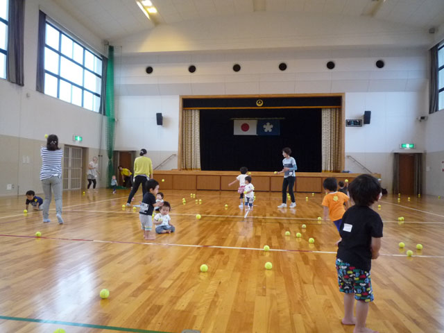 未就園児親子体操教室(大垣市立牧田保育園地域子育て支援センター)