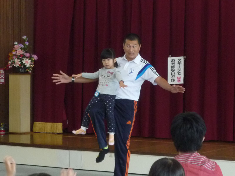 親子体操教室(大垣市西地区センター サタパパサロン)