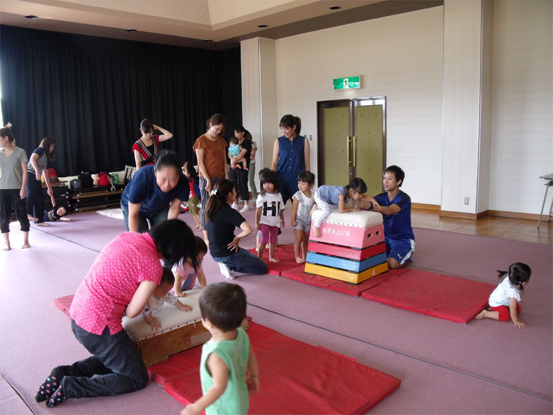 未就園児親子体操教室(富岡公民館)