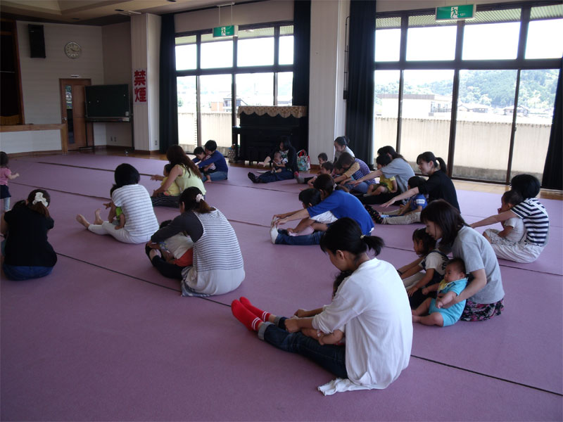 未就園児親子体操教室(富岡公民館)