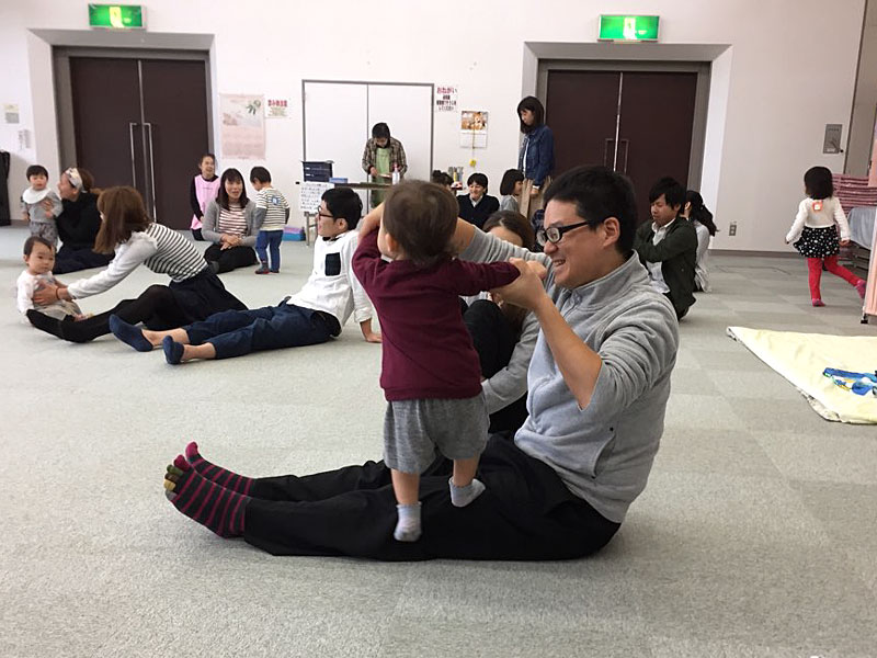 親子体操教室(大垣市西地区センター サタパパサロン)