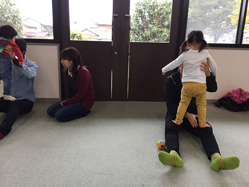 親子体操教室(大垣市西地区センター サタパパサロン)