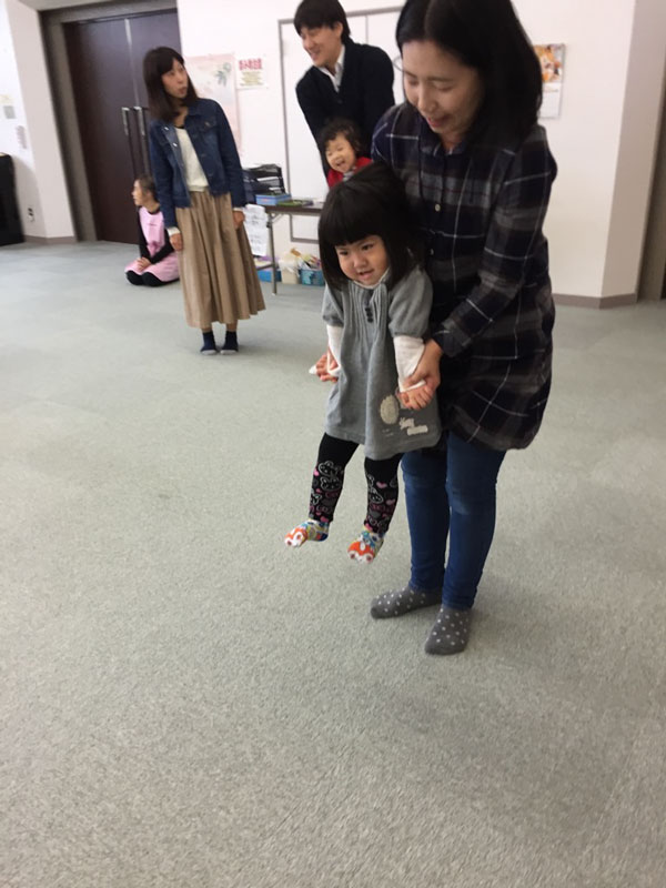 親子体操教室(大垣市西地区センター サタパパサロン)