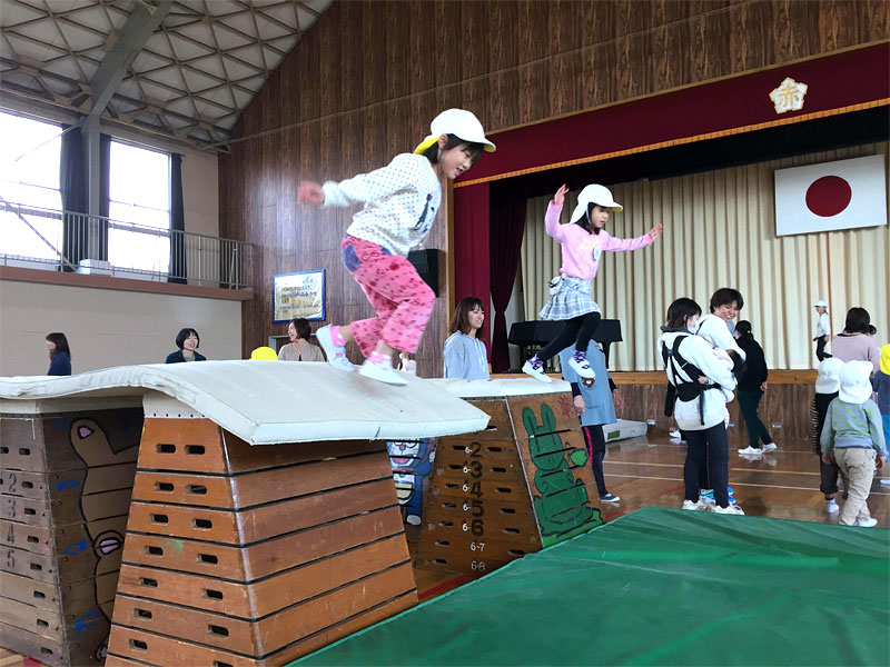 親子体操教室(大垣市立赤坂幼保園プレイルーム)