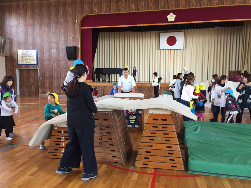 親子体操教室(大垣市立赤坂幼保園プレイルーム)