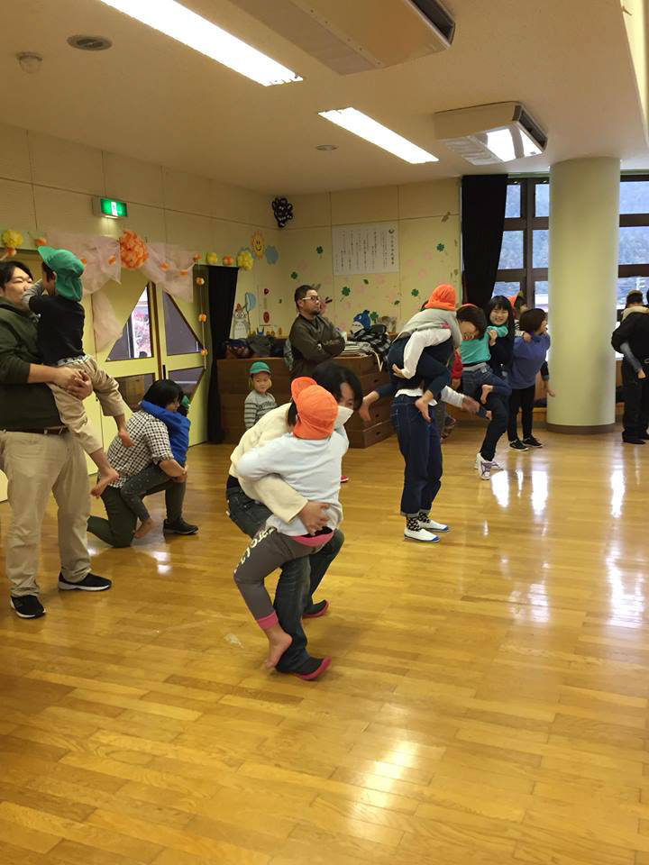 親子体操教室(下呂市立わかばこども園)