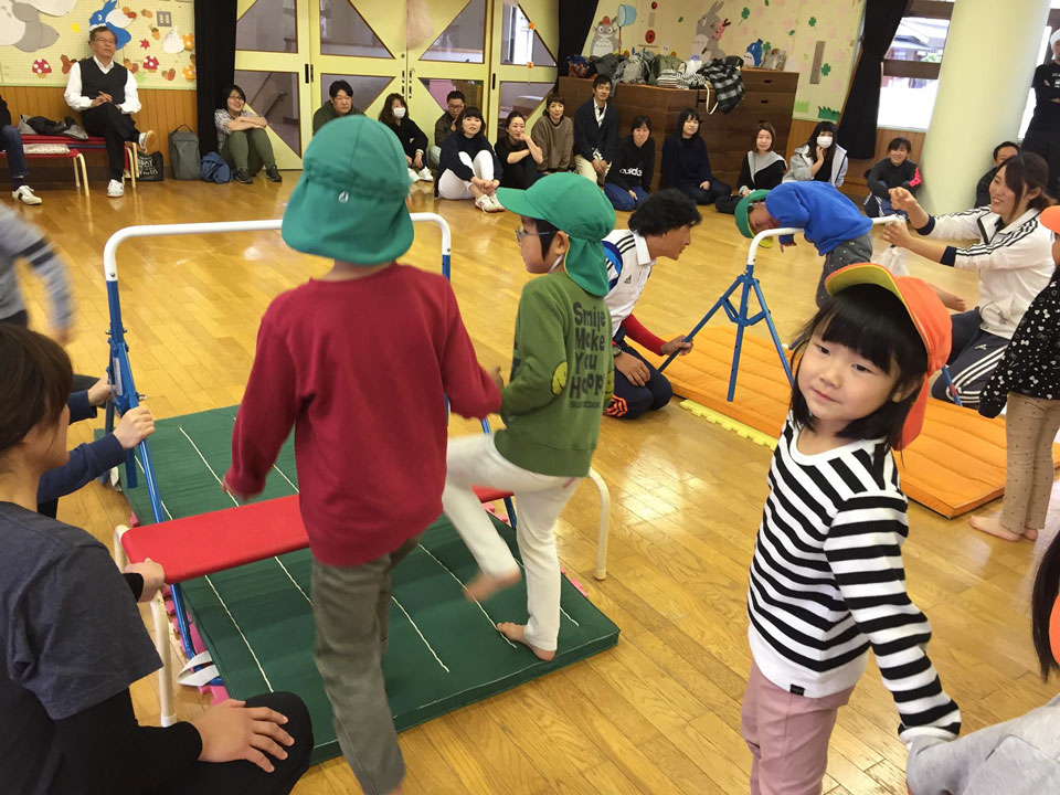 親子体操教室(下呂市立わかばこども園)