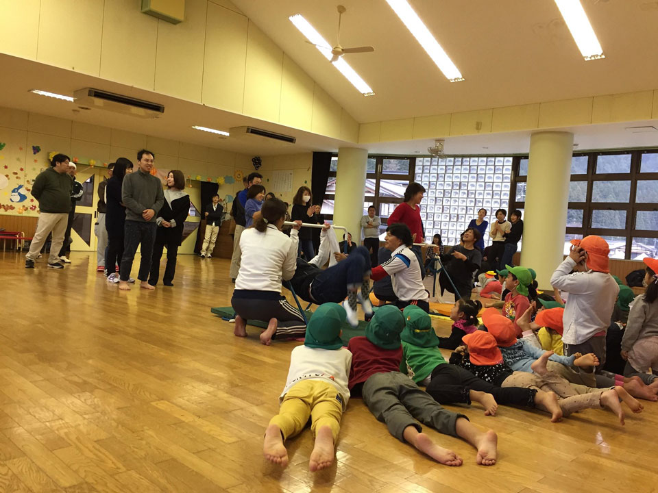 親子体操教室(下呂市立わかばこども園)