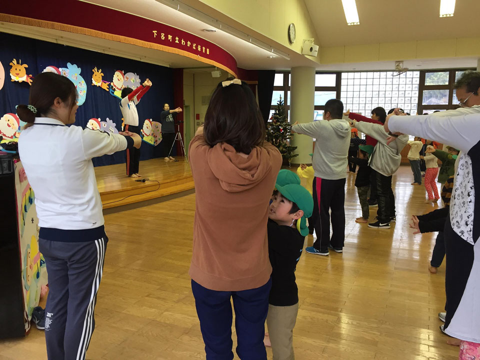親子体操教室(下呂市立わかばこども園)