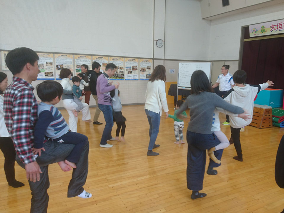 未就園児親子体操教室(大垣市立南部子育て支援センター「ホリパパサロン」)