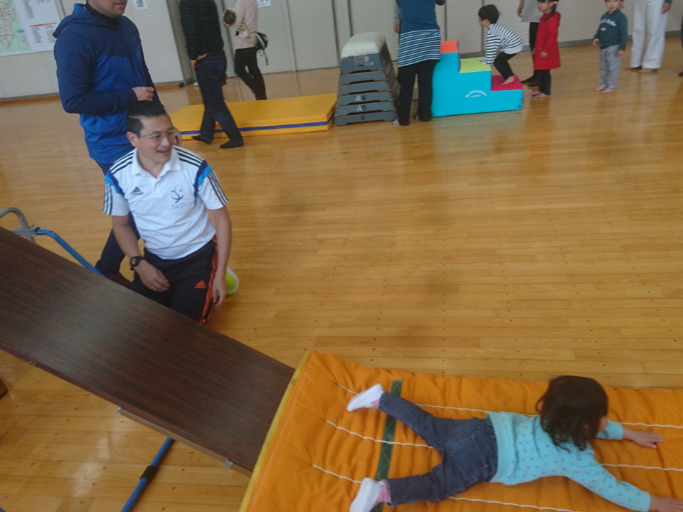未就園児親子体操教室(大垣市立南部子育て支援センター「ホリパパサロン」)