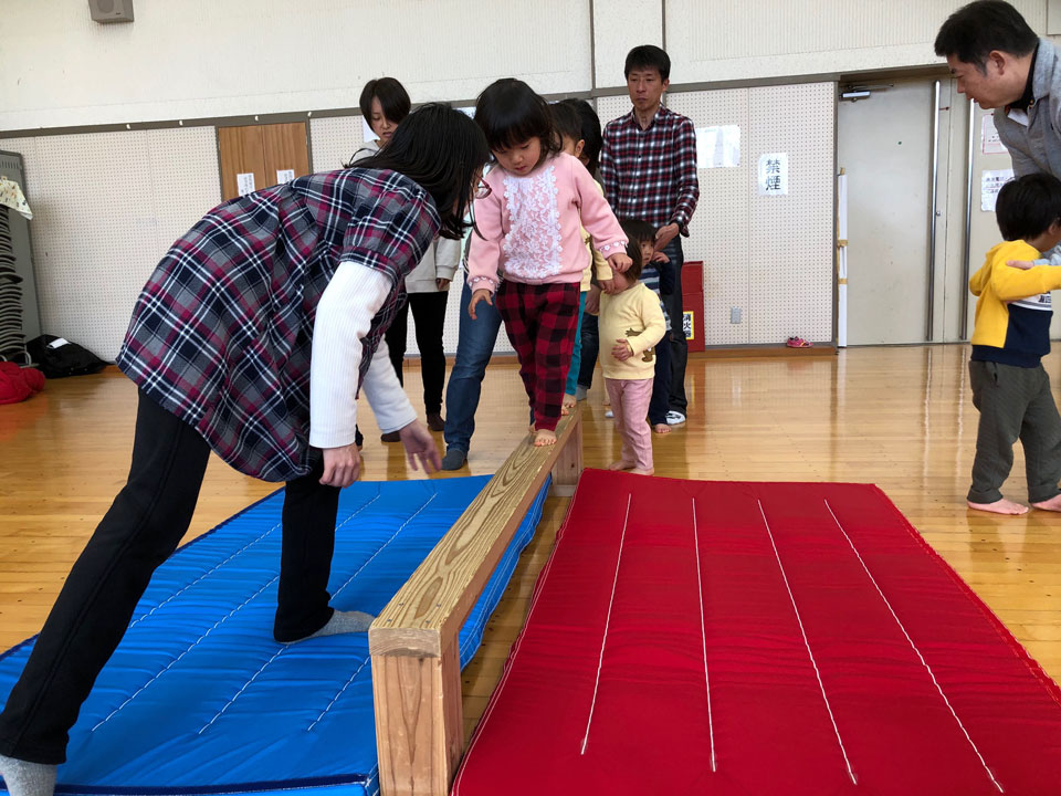 未就園児親子体操教室(大垣市立南部子育て支援センター「ホリパパサロン」)