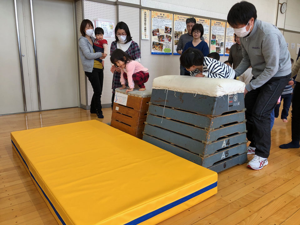 未就園児親子体操教室(大垣市立南部子育て支援センター「ホリパパサロン」)