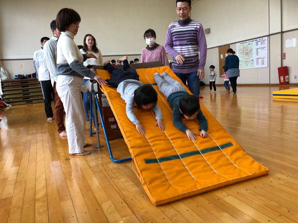未就園児親子体操教室(大垣市立南部子育て支援センター「ホリパパサロン」)