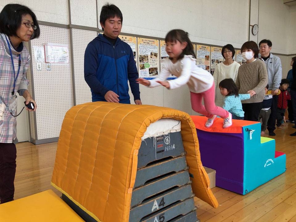 未就園児親子体操教室(大垣市立南部子育て支援センター「ホリパパサロン」)