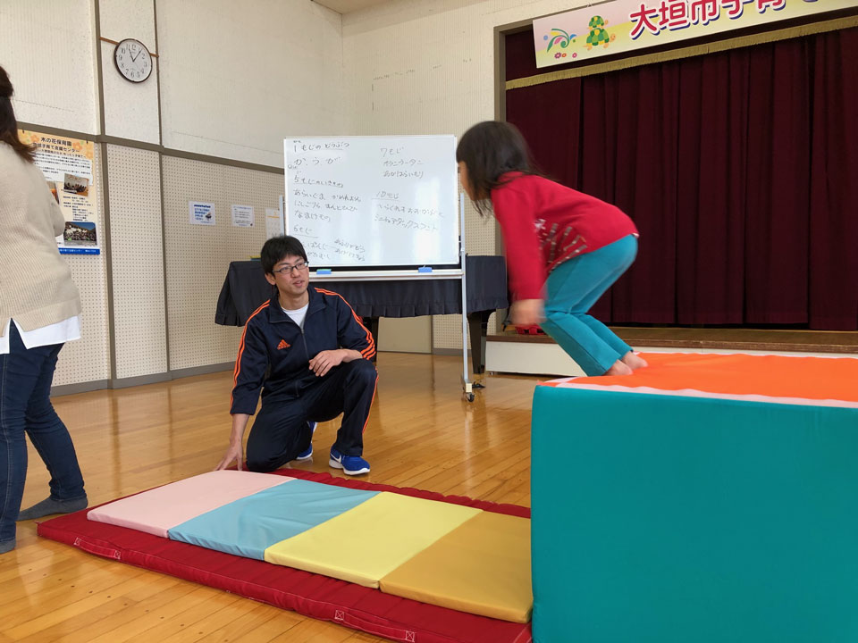未就園児親子体操教室(大垣市立南部子育て支援センター「ホリパパサロン」)
