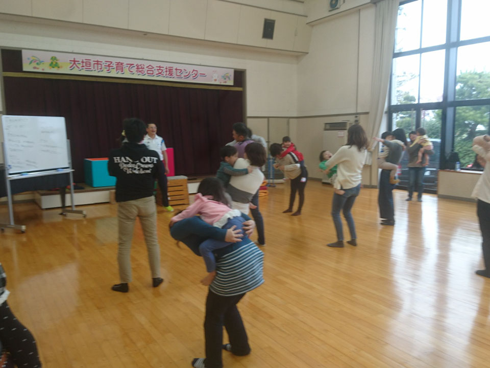 未就園児親子体操教室(大垣市立南部子育て支援センター「ホリパパサロン」)