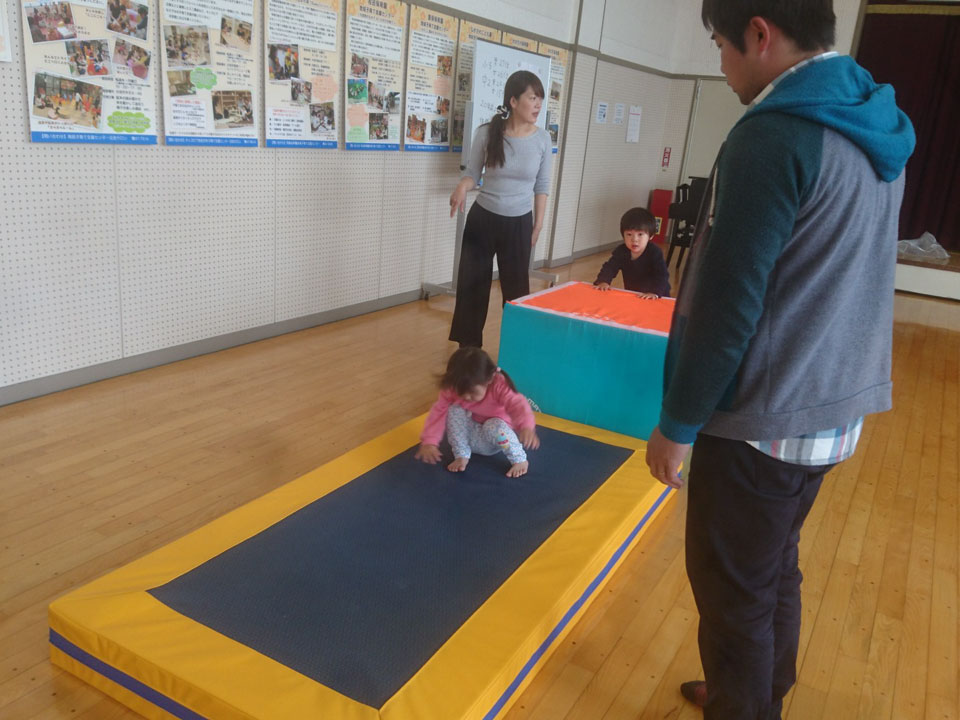 未就園児親子体操教室(大垣市立南部子育て支援センター「ホリパパサロン」)