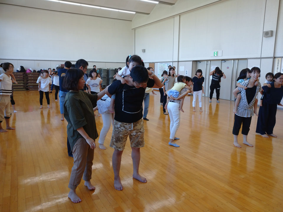 未就園児親子体操教室(大垣市立南部子育て支援センター「ホリパパサロン」)
