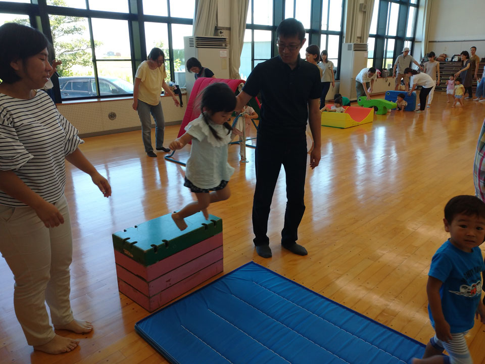未就園児親子体操教室(大垣市立南部子育て支援センター「ホリパパサロン」)