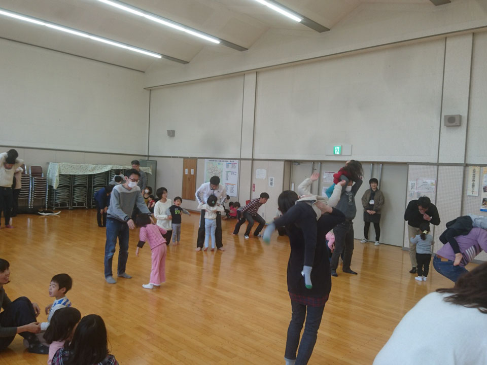 未就園児親子体操教室(大垣市立南部子育て支援センター「ホリパパサロン」)