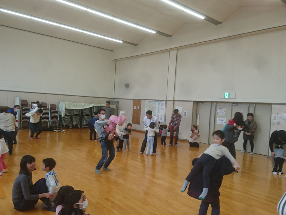 未就園児親子体操教室(大垣市立南部子育て支援センター「ホリパパサロン」)