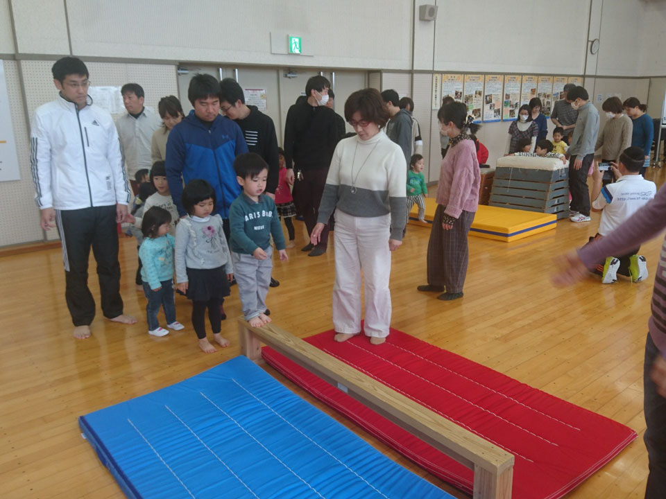 未就園児親子体操教室(大垣市立南部子育て支援センター「ホリパパサロン」)